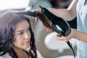 drying-hair-in-hair-salon-R489XUP.jpg